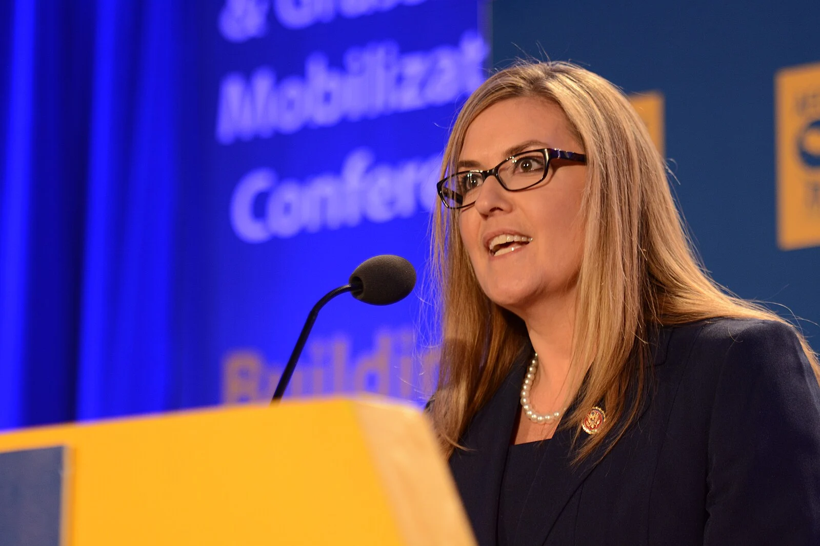 La congresista Jennifer Wexton ofrece un histórico discurso generado por inteligencia artificial