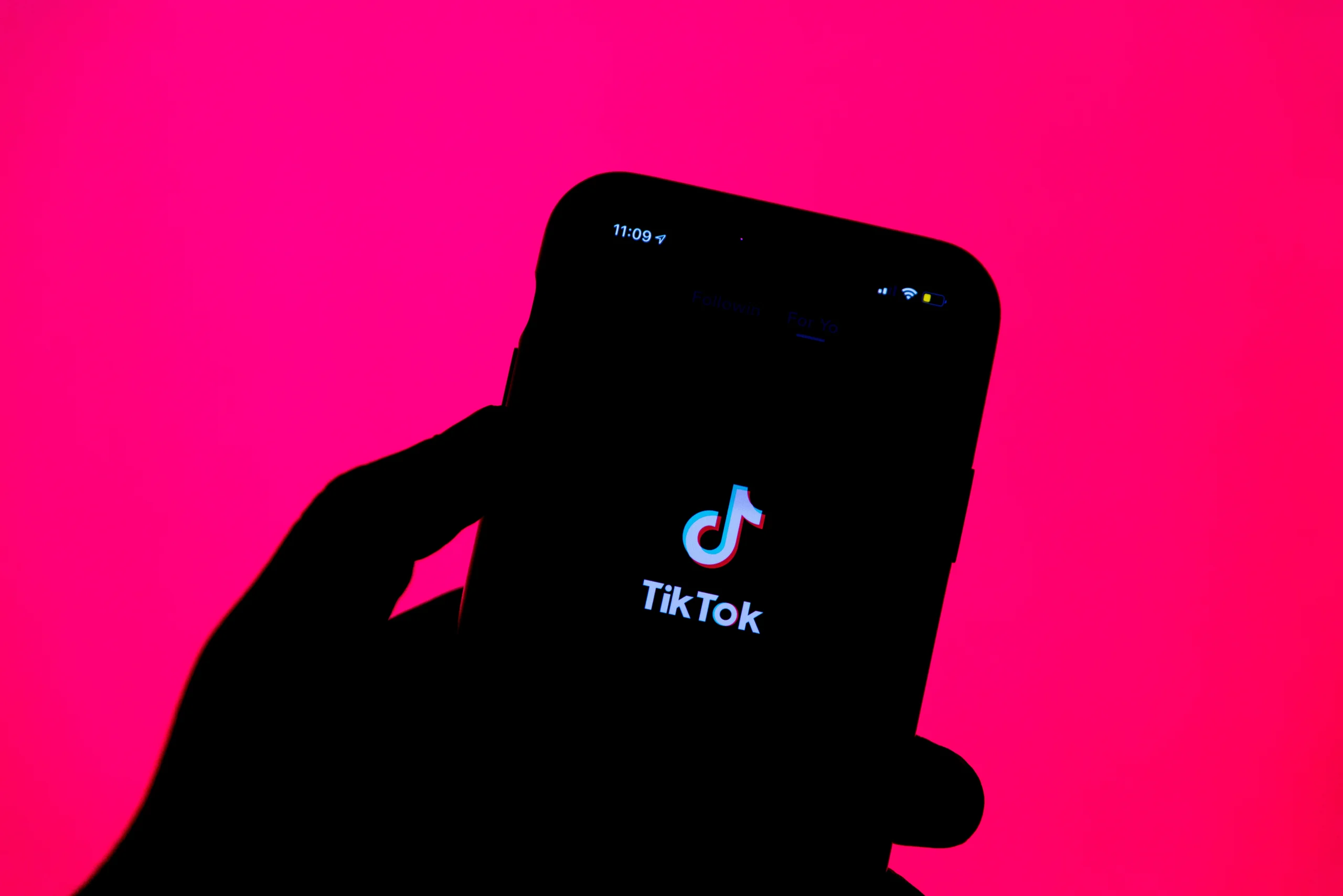 El Departamento de Justicia de EE. UU. y la FTC Demandan a TikTok por Violar la Ley de Privacidad de los Niños