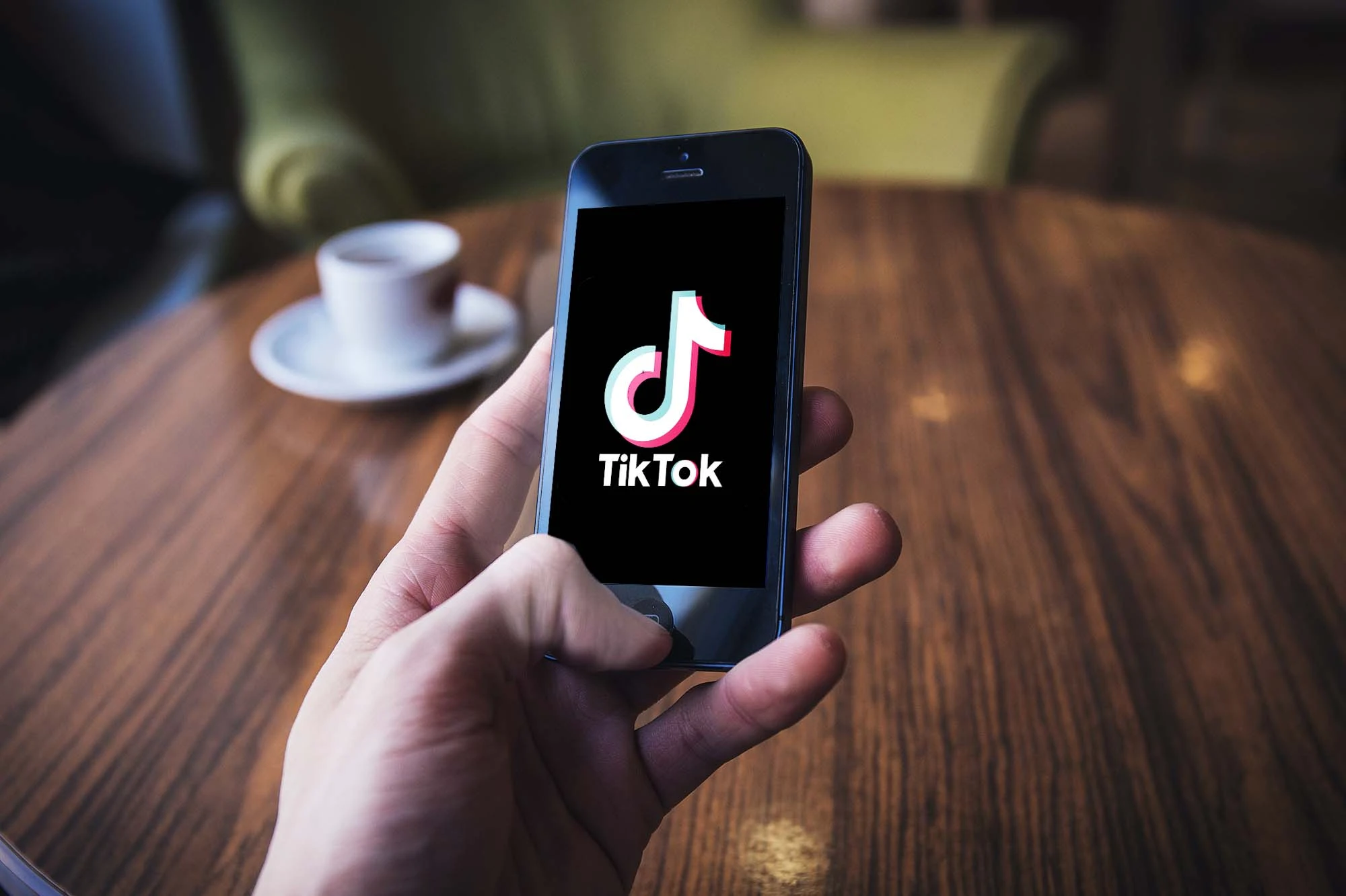 TikTok Amplía Sus Características Sociales Con Nuevos Chats Grupales y Pegatinas