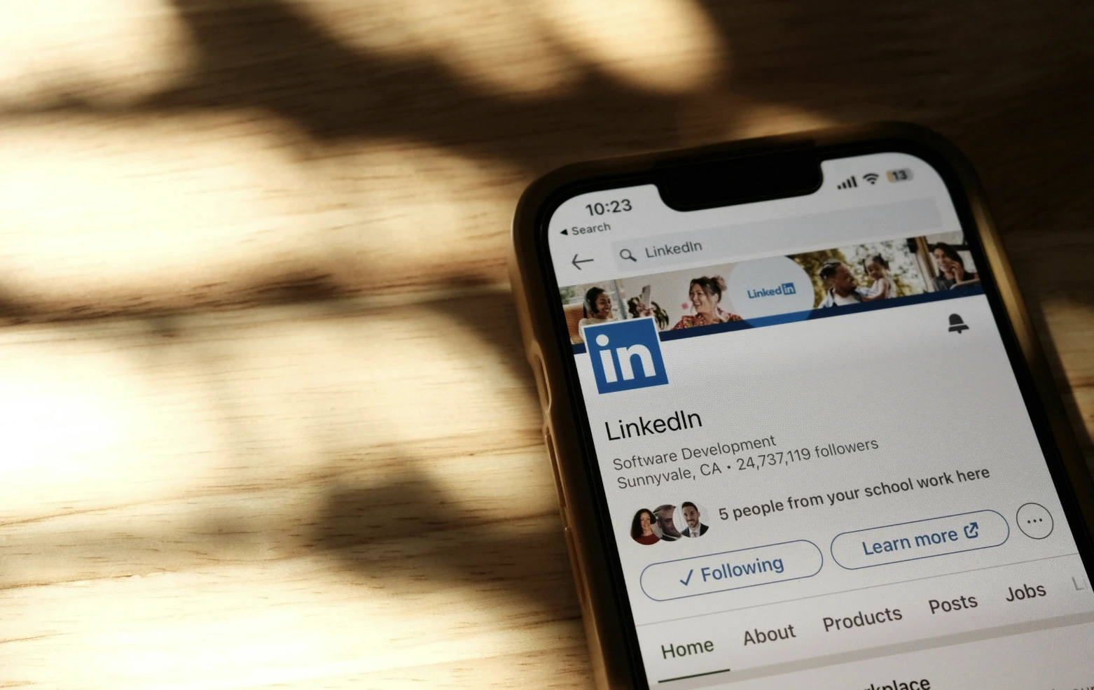 LinkedIn utiliza datos de los usuarios para entrenar modelos de IA sin un consentimiento claro