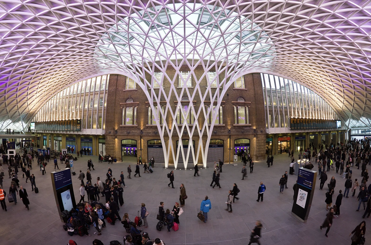 Un Ataque Cibernético Interrumpe el Wi-Fi en 20 Estaciones Ferroviarias Principales del Reino Unido