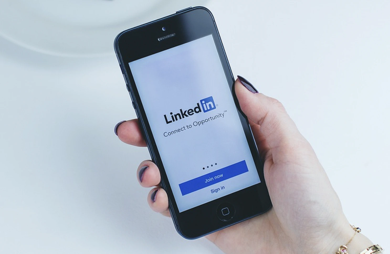 DPC Multa a LinkedIn con €310M por Prácticas Ilegales de Datos