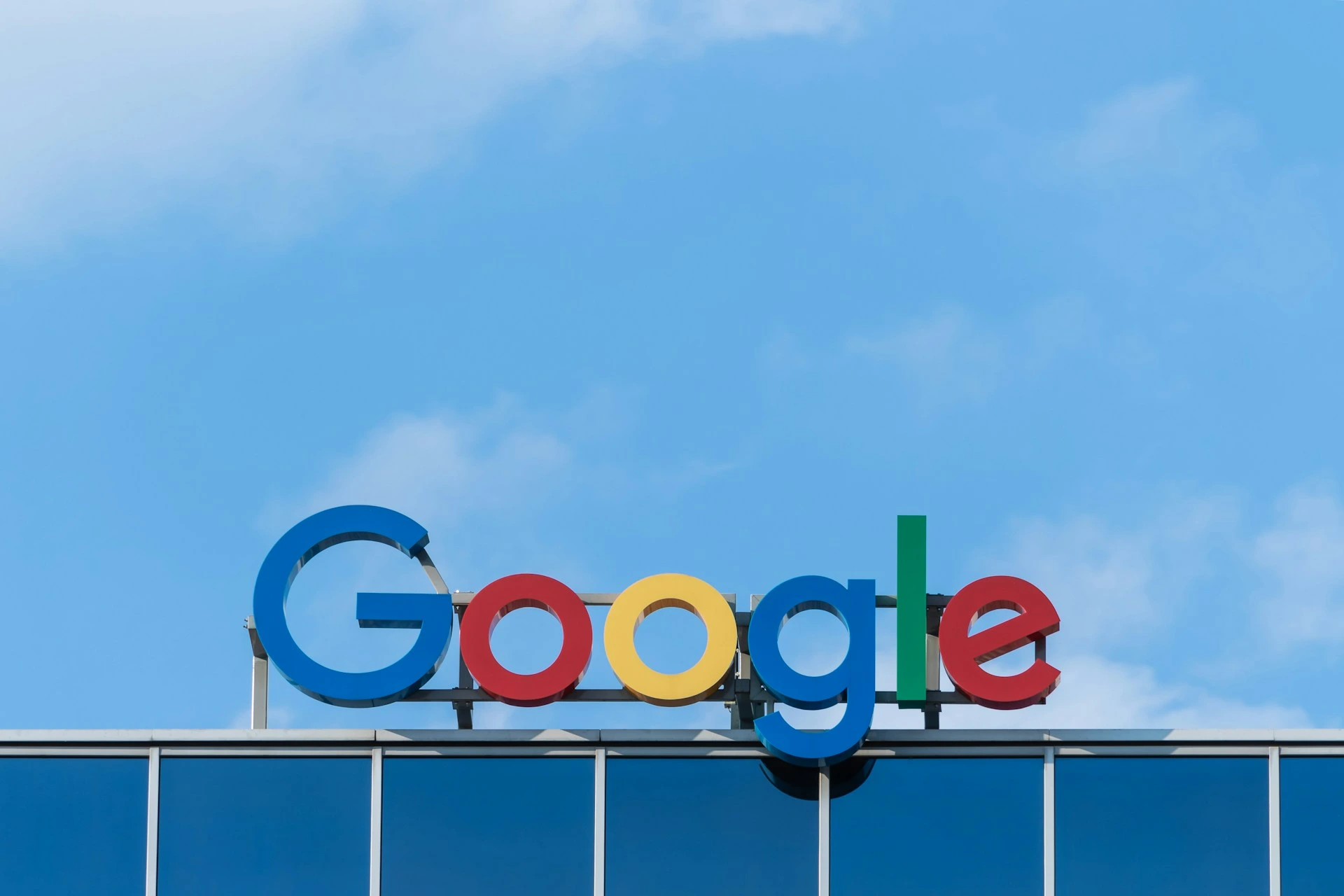 Alphabet Informa un Trimestre Rentable al Aumentar los Ingresos de la Nube en un 35% Gracias a la IA