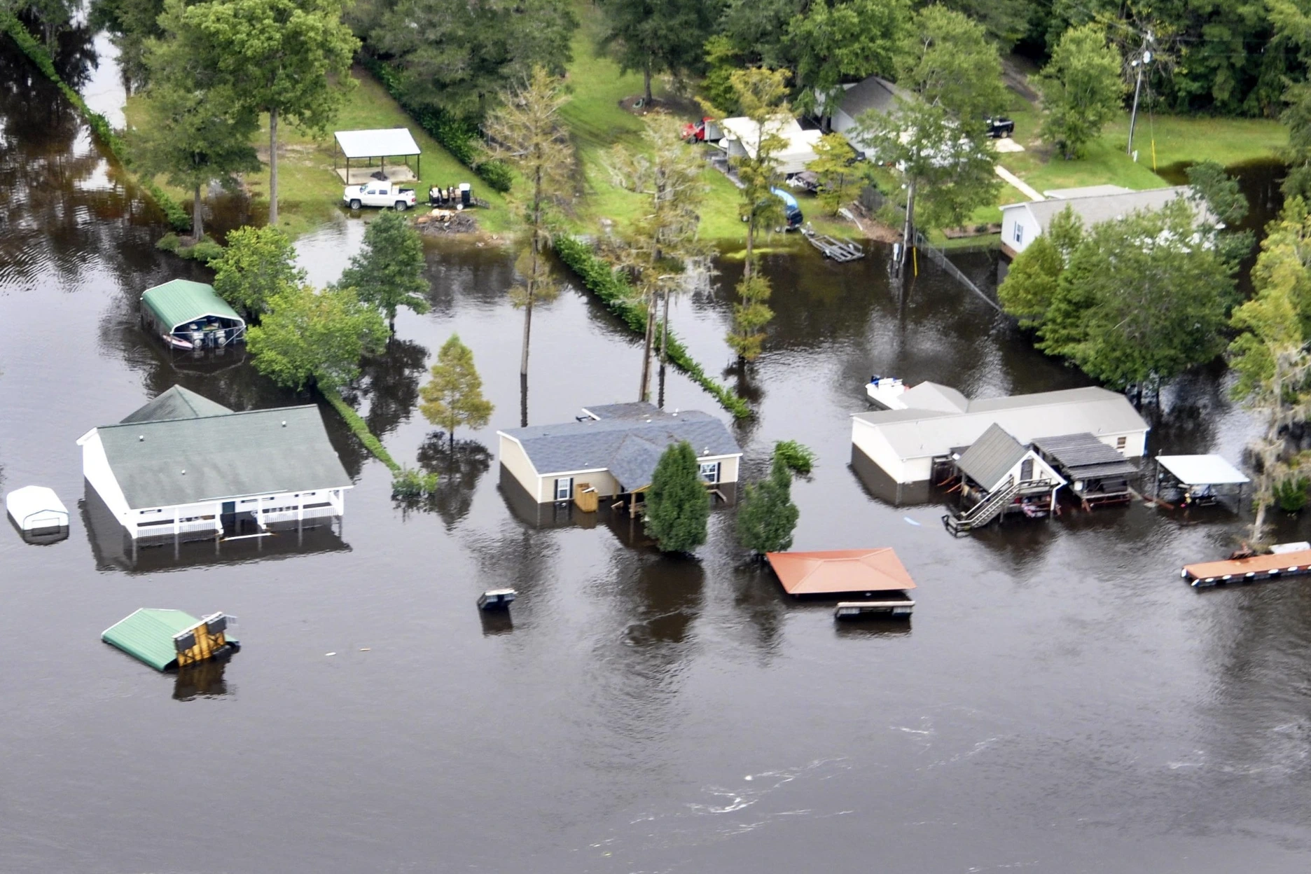 La Herramienta de IA Simula Escenarios de Inundaciones con Imágenes Satelitales Realistas