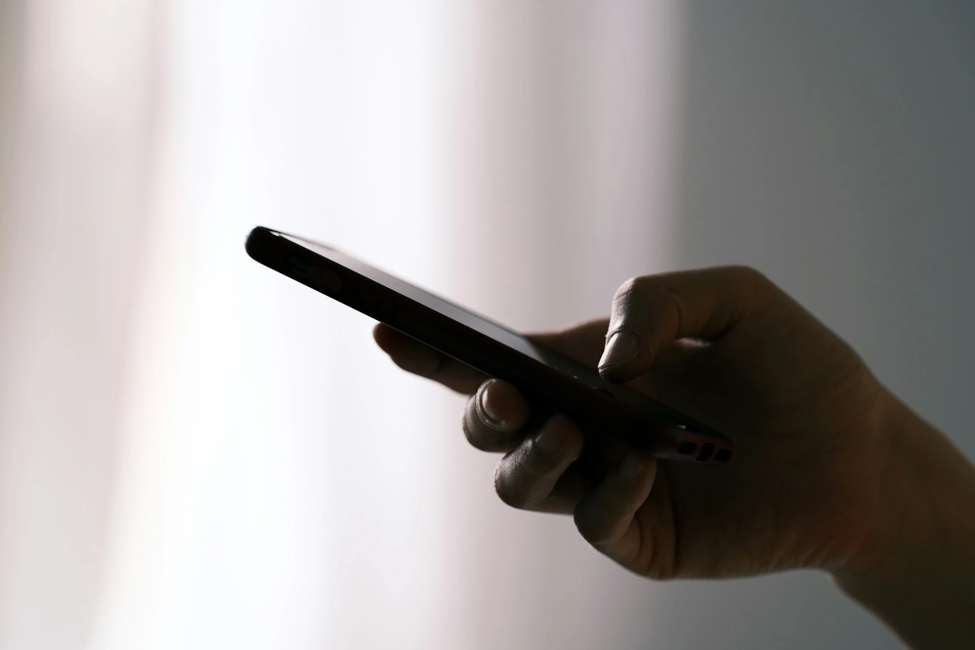 La UE lanza la primera aplicaci&oacute;n porno, generando debate y preocupaciones por parte de Apple