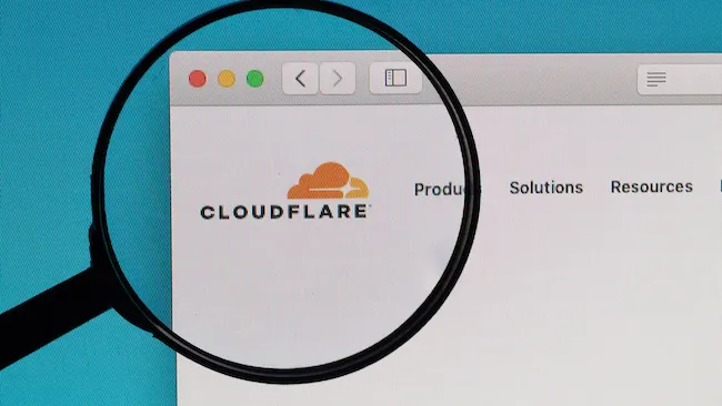 Laberinto de IA: La Nueva Herramienta de Cloudflare Enga&ntilde;a a los Rastreadores de IA con P&aacute;ginas Web Falsas