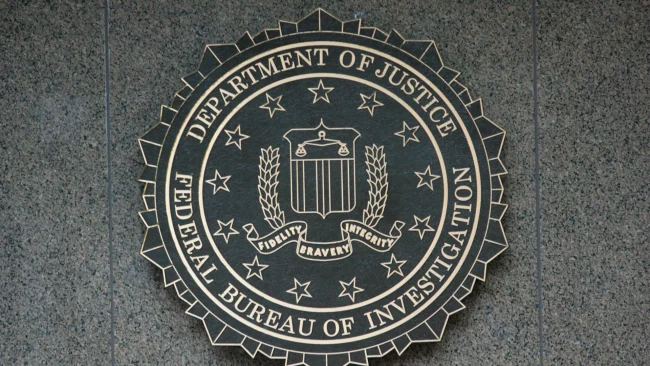 El Informe del FBI Revela que Estafadores Robaron M&aacute;s de $16 mil millones en 2024