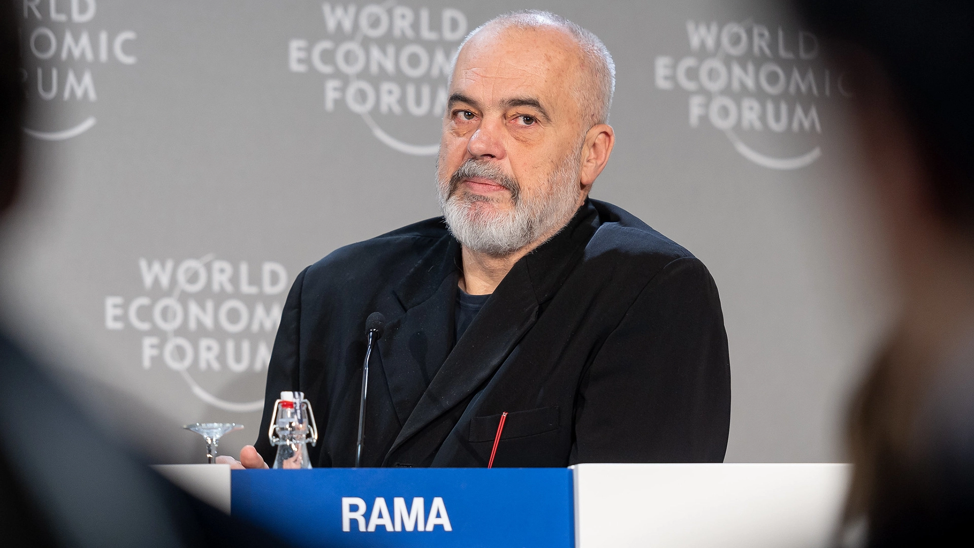 Albania Nombra a un Bot de IA como Ministro para Luchar Contra la Corrupción
