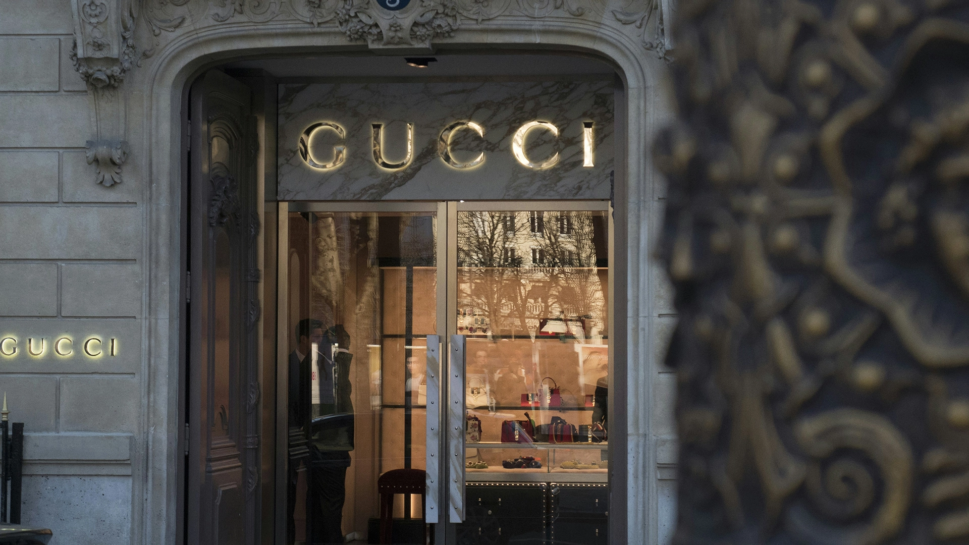 Hackers Exponen Millones en Violaciones de Datos de Gucci y Balenciaga