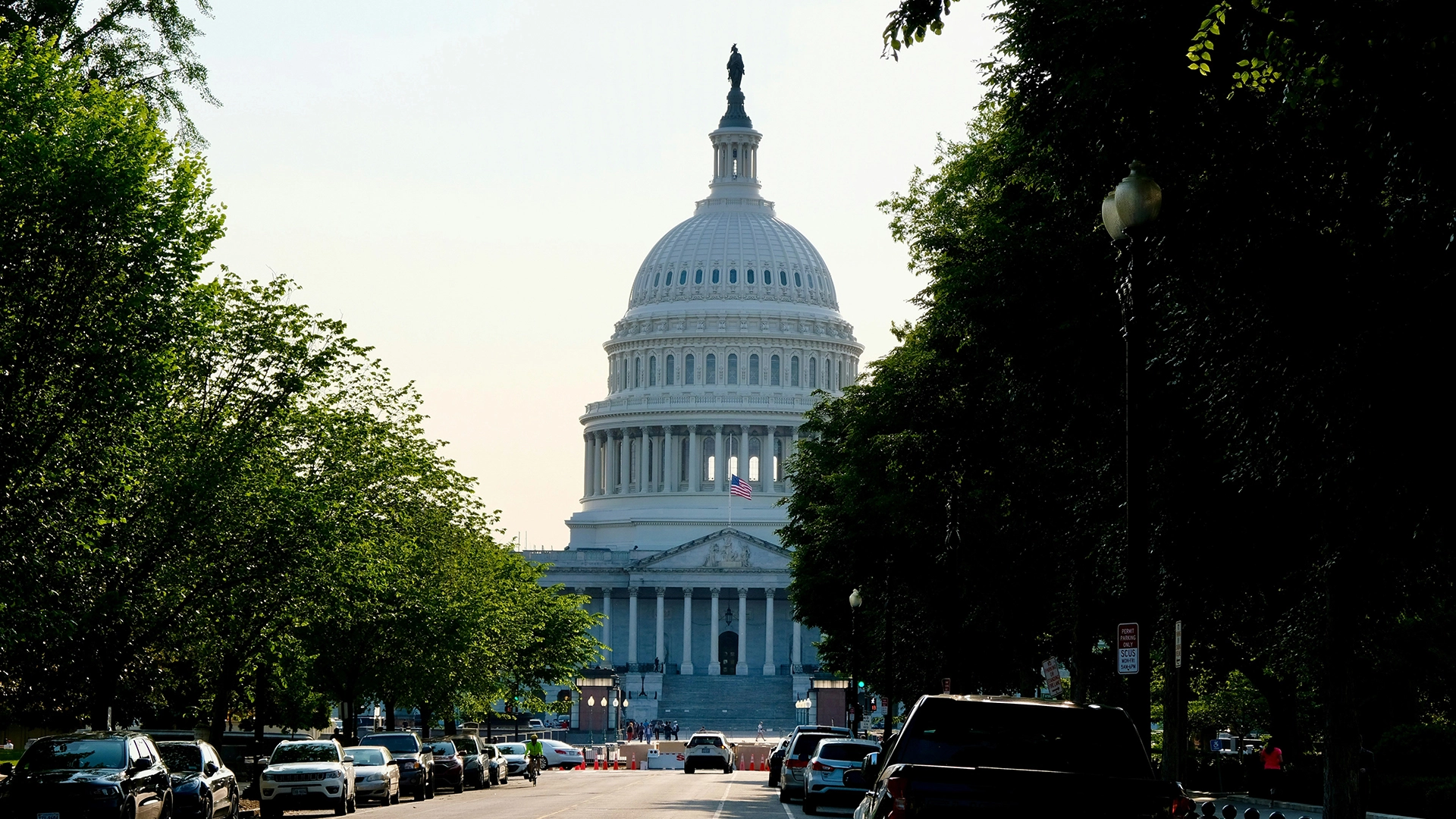 Los Senadores Dem&oacute;cratas Dicen que el Caos DOGE Pone en Riesgo los Datos de los Americanos