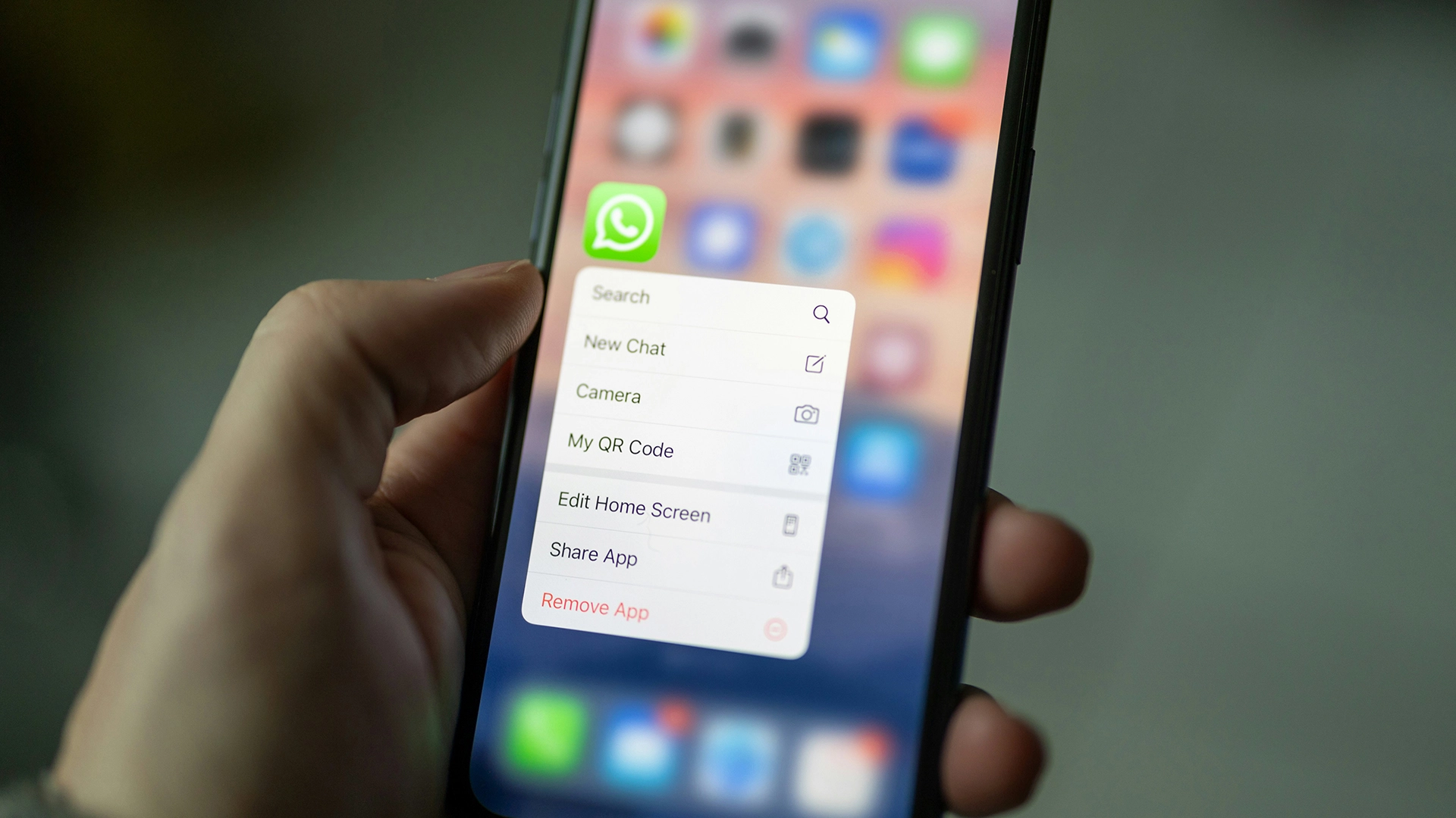 La Ex Jefa de Seguridad de Meta Presenta una Demanda por Fallos de Seguridad en WhatsApp